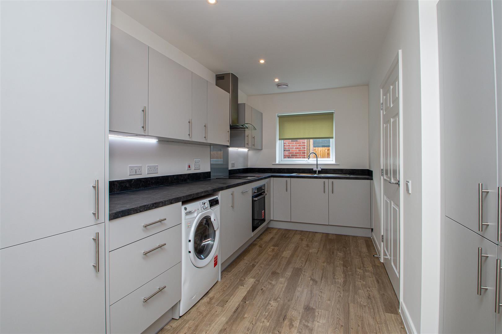 3 bed property in Eredine Crescent, Milton Keynes